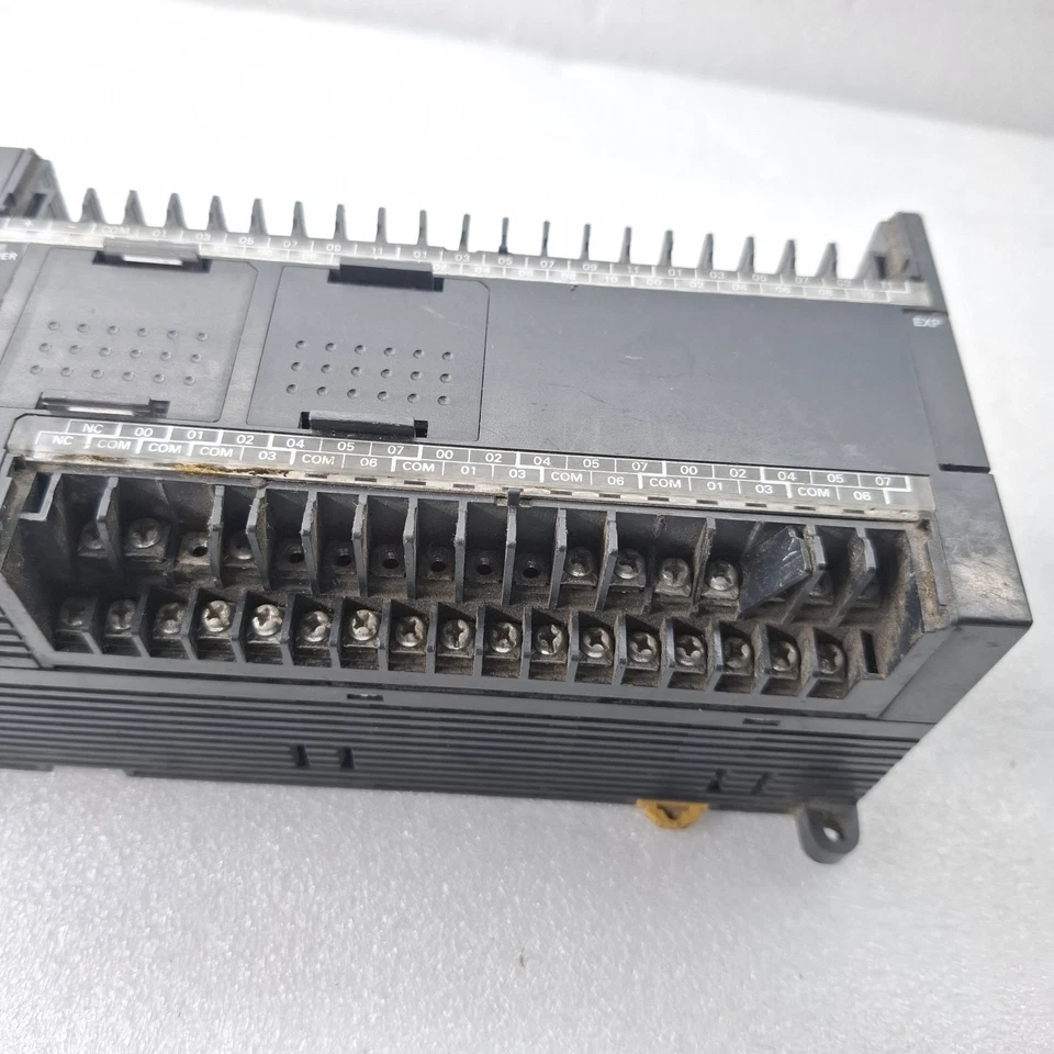 OMRON CP1E-N60DR-D PROGRAMMABLE CONTROLLER 24VDC FOR PARTS CP1EN60DRD